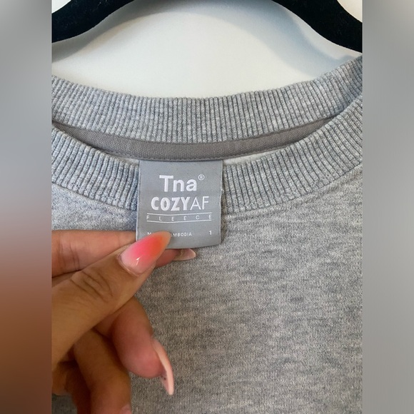 Aritzia TNA Cozy AF BF Crewneck - sz 1 - Picture 3 of 3